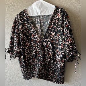 Abercrombie & Fitch Top Floral Cropped Pullover size Large